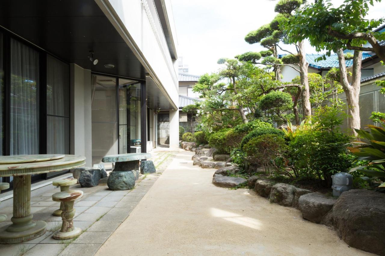 Guest House Hakozaki Garden فوكوكا المظهر الخارجي الصورة